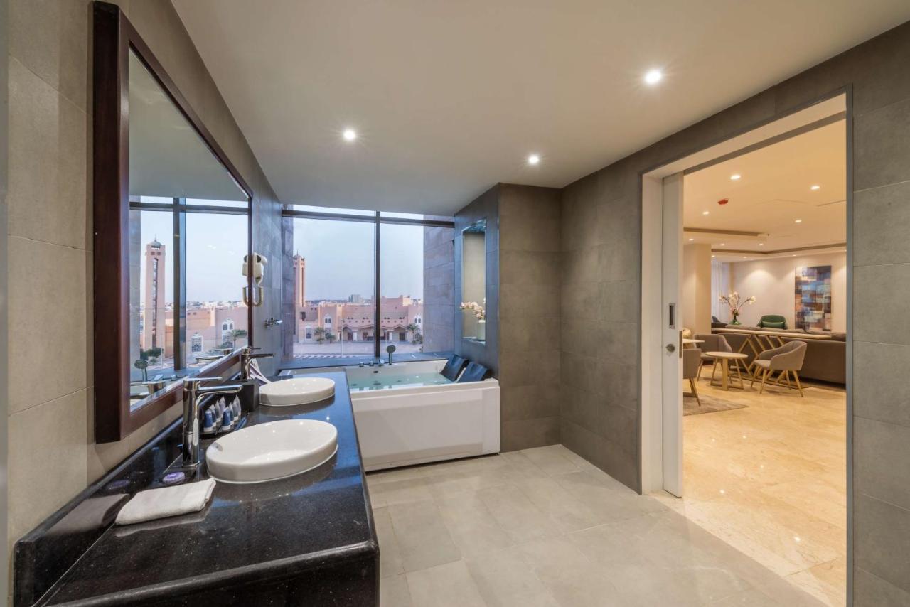 Best Western Plus Al Qurayyat City Center Eksteriør bilde